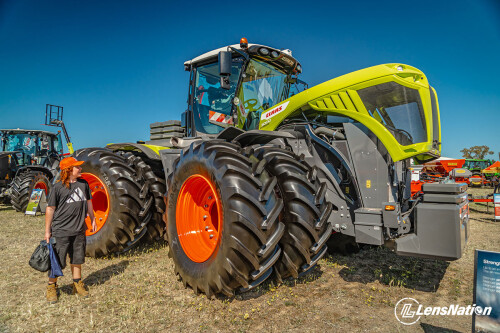 Class 5000 Tractor Dowerin Field Day 1