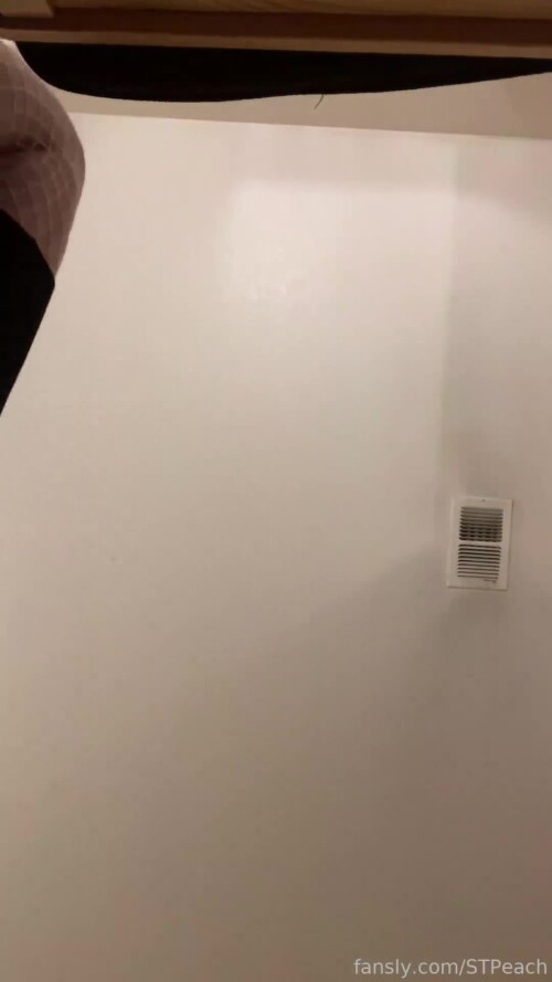 F2iWy9.webm