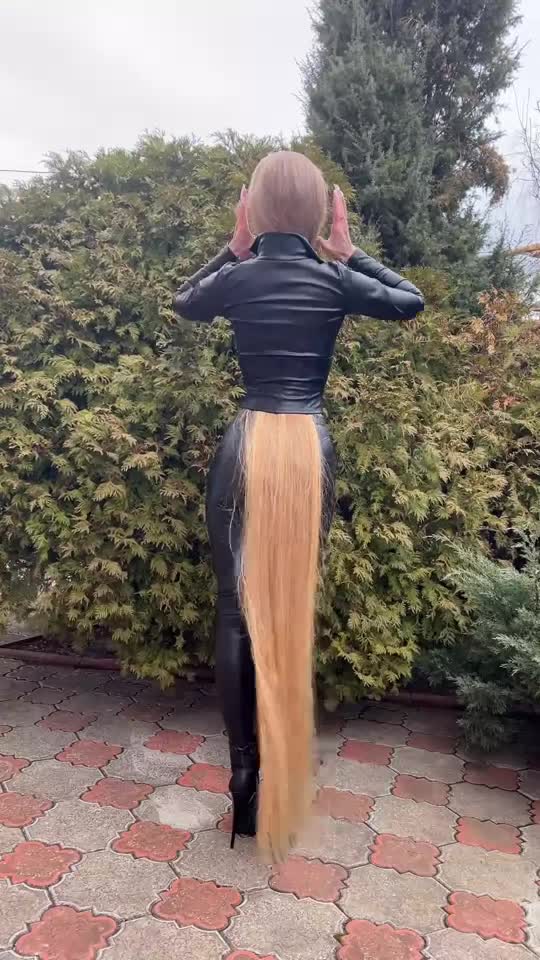 F7zsO0.webm