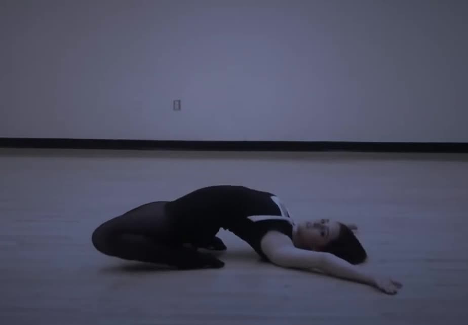 HhMIZz.webm