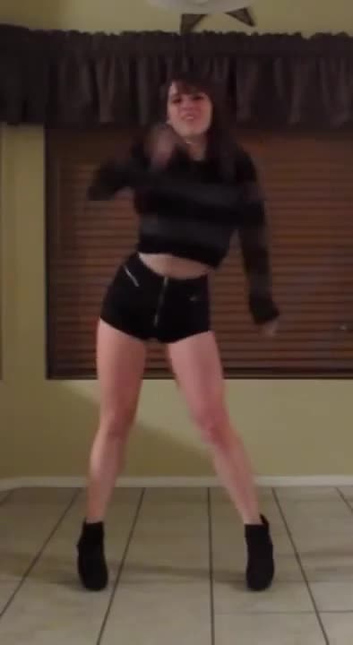 Hhn4EC.webm