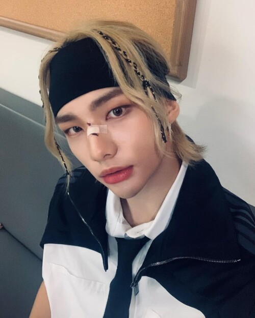 hyunjin stray kids gif bandana 190620 2