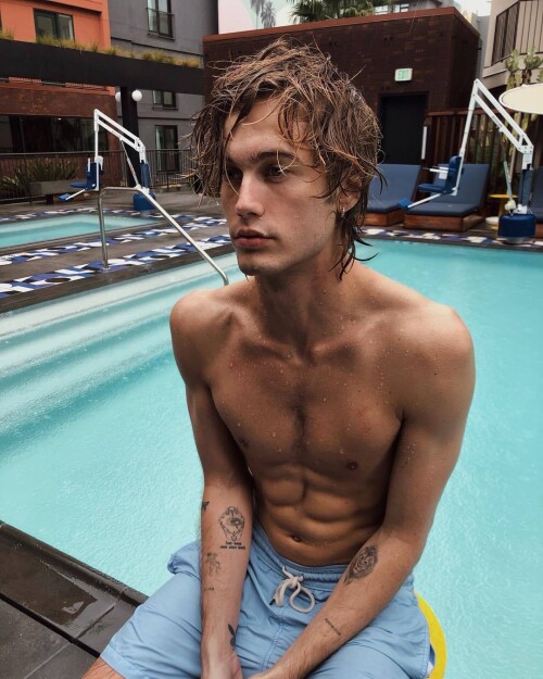 tumblr pql559Qumg1vl7yyro5 1280