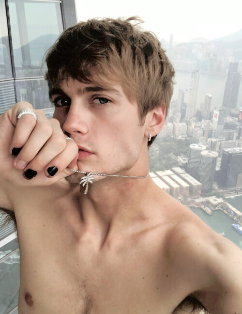 tumblr phfsme9JFY1vxsxizo2 1280