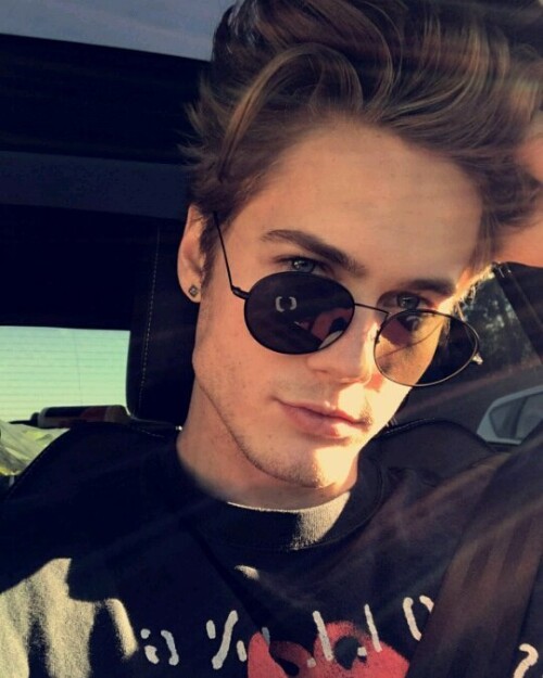 flawlessxlange 152589683408847662855106626492706405220352n