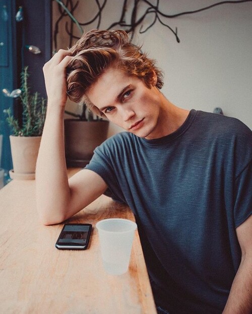 influencerphotos 1454776316989975604297068558565615453863936n