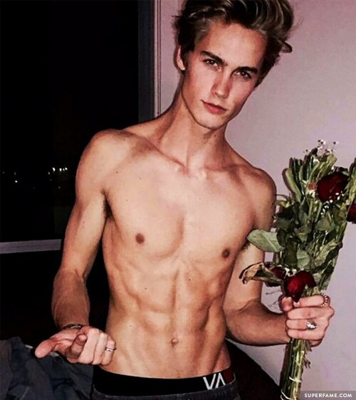 neels visser shirtless (1)