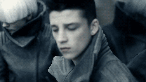 JwJ7dD.gif
