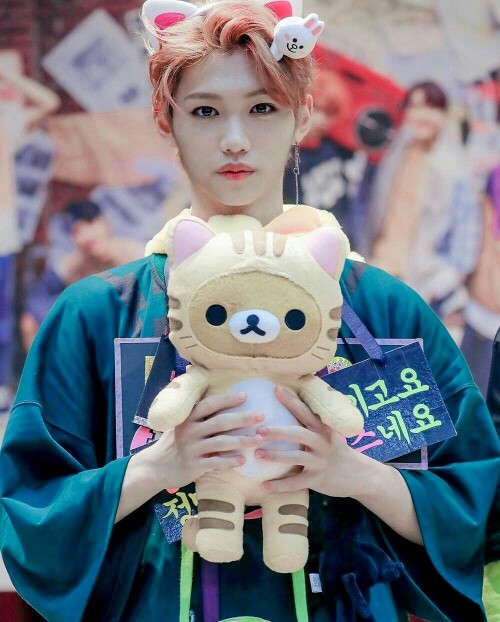 felix straykids 42400802 1467334416702971 1505392860375791030 n