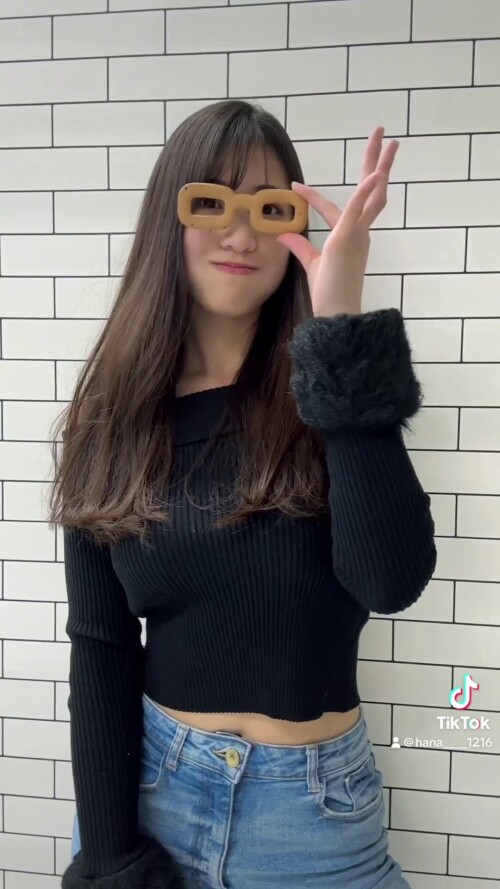 Hana Okamoto 1704