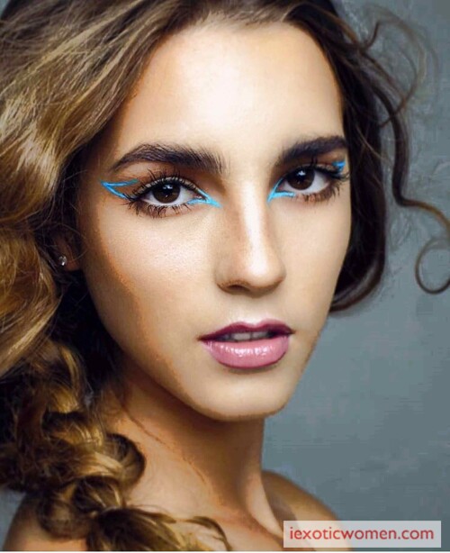Emily Feld 62