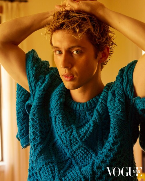VM FW23 Troy Sivan 1 1 1024x1280