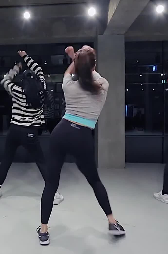 NfDk4M.webm