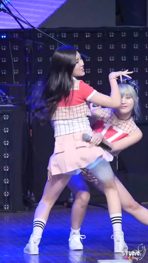 NfNzmQ.webm
