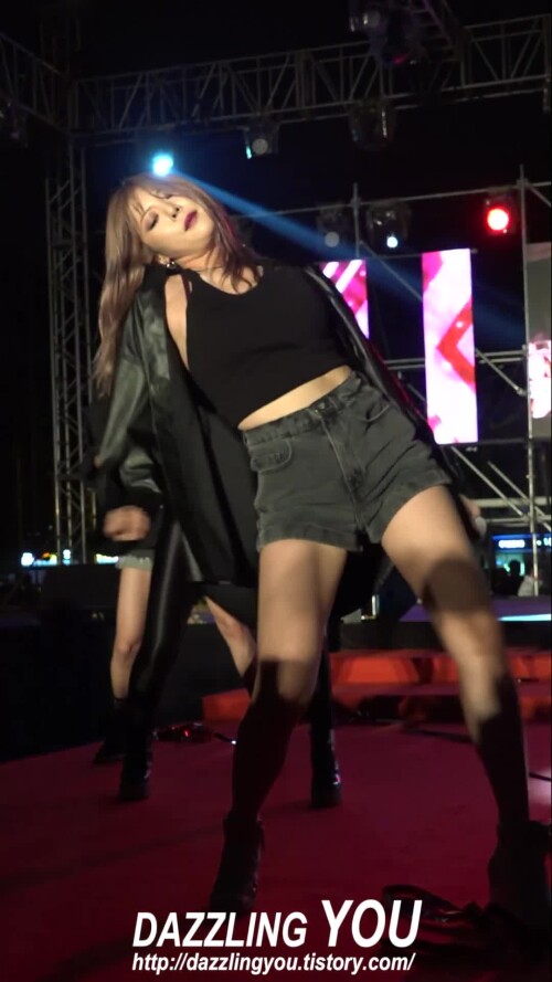NfhYF7.webm