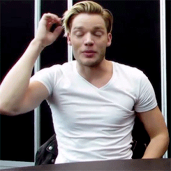 QyNcTz.gif