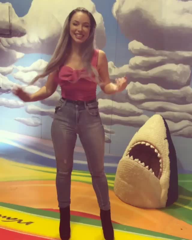 UaRZ93.webm