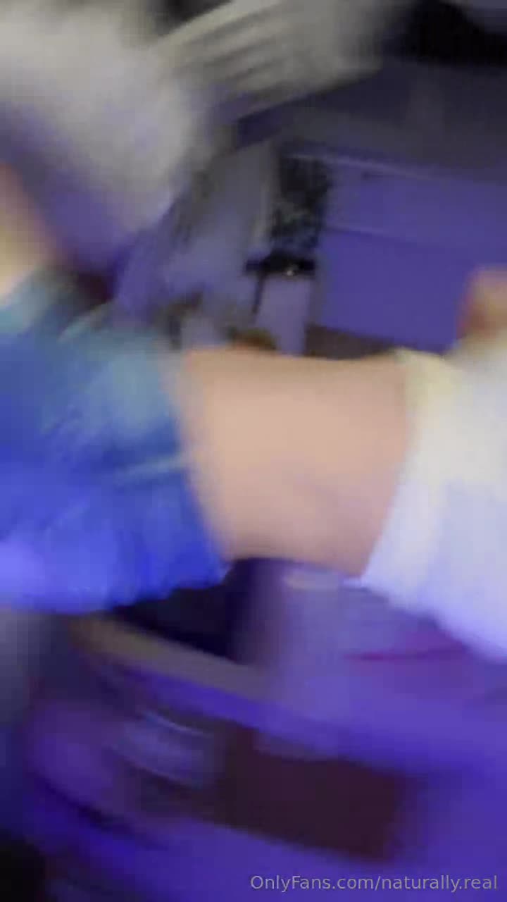 UwyeVC.webm