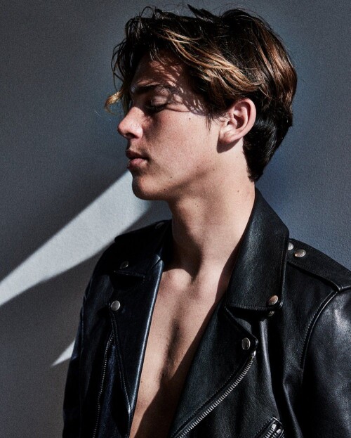 COOL BOYS IN LEATHER