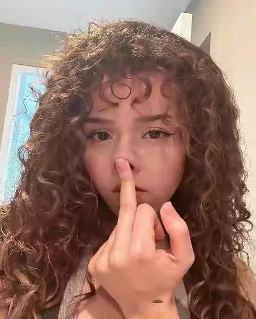 YYXIvi.webm