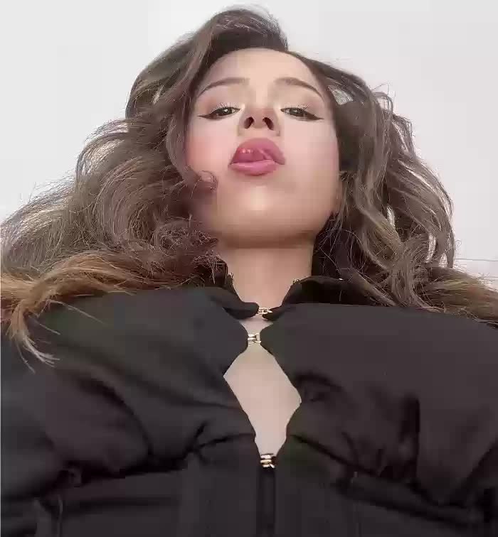 YYXzkk.webm