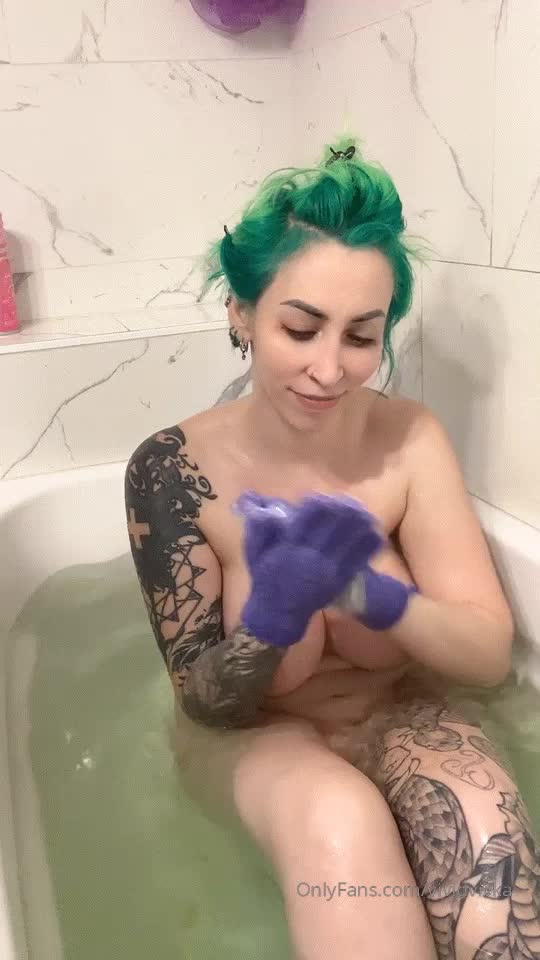 fFZtZ3.webm