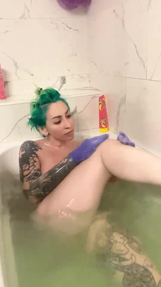 fFjPcx.webm