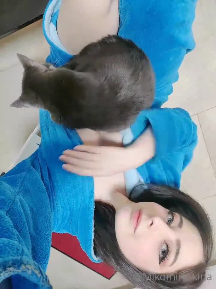 fYOLVb.webm
