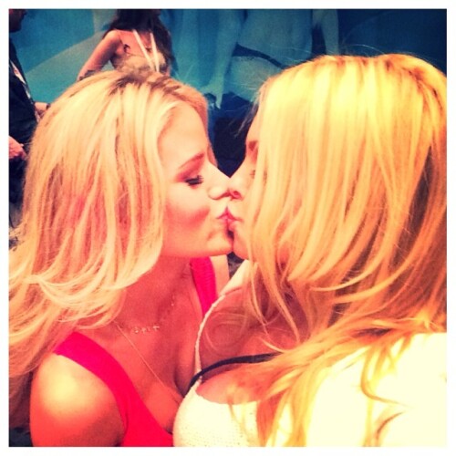Jessa Rhodes kissing