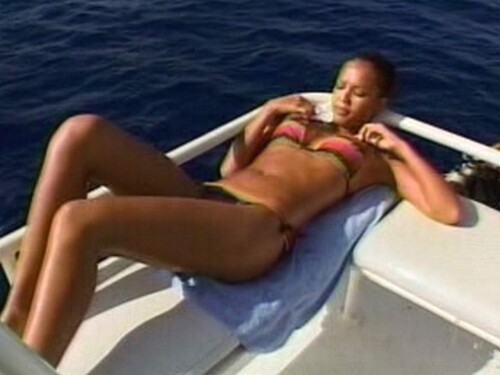 Jessica Alba - bikini - boat
#populace