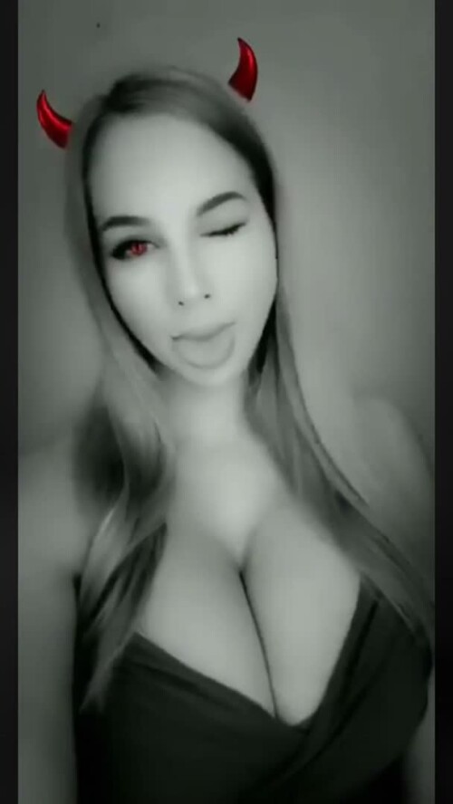 thecheezerspammer She’s got some knockers d55red