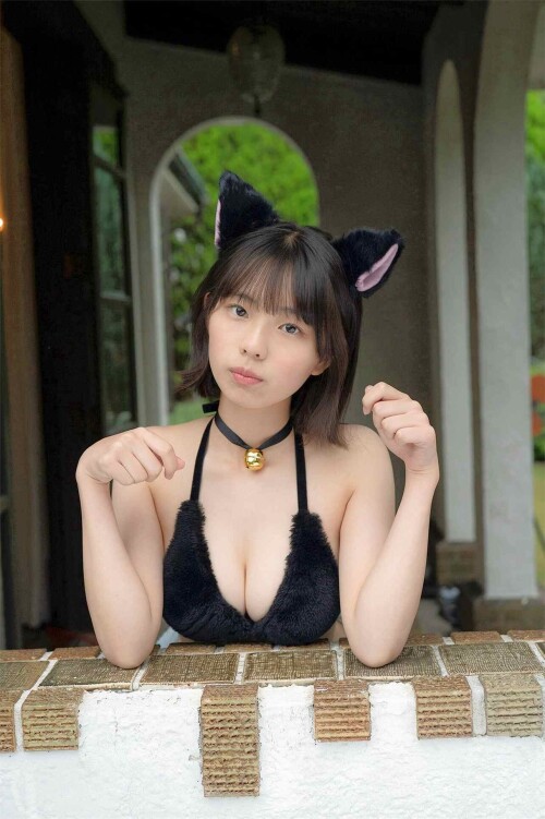 Hina Kikuchi 1732 1