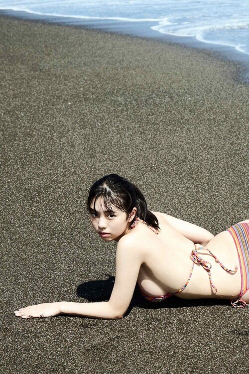 Hina Kikuchi 1720 1