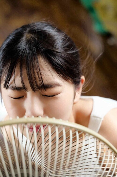 Hina Kikuchi 1975