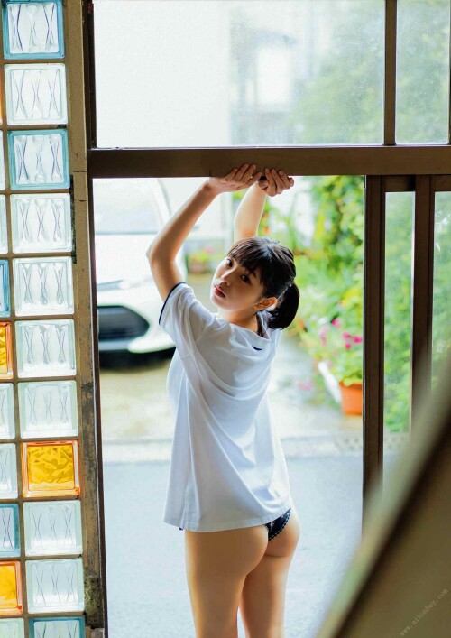 Hina Kikuchi 1810 1