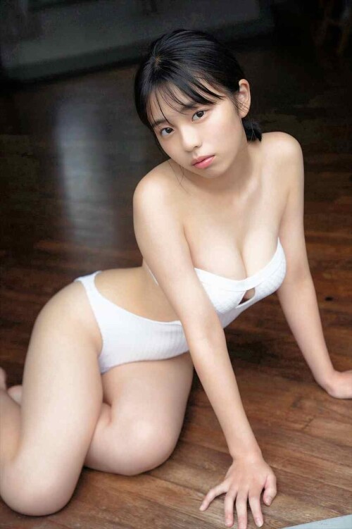 Hina Kikuchi 818