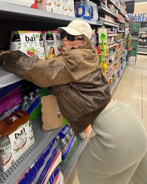 vr2NYm.webp